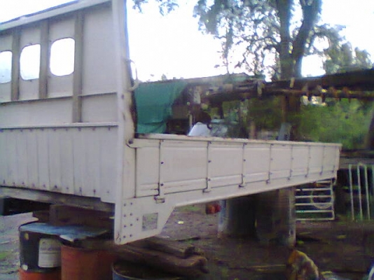 ขายกระบะ 6ล้อ ยาว4.50เมตรกว้าง2.15คัชซีเที่ยม70ซ.ม ขาย20,000บาท