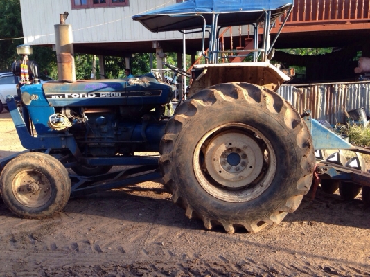 ขายFORD 7700 พร้อมอุปกรณ์ ดันหน้า+ผาน7