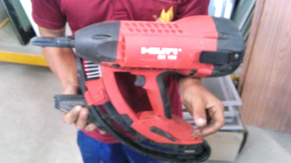 (มี VDO)เครื่องยิงตะปูยี่ห้อ HILTI รุ่น GX 100 แบบพกพาใช้แก็สหลอดไม่ใช้ไฟฟ้าหรือสายลม ใช้ยิงคอนกรีตได้เลย