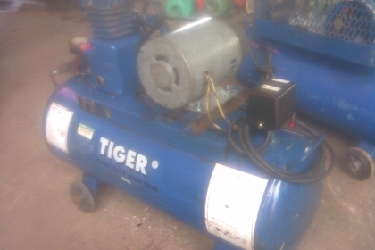 ปั้มลมสภาพเดิมๆครับพร้อมใช้ครับราคานี้คุ้มมากครับ