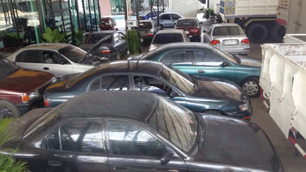 ขายรถเก๋ง ตามภาพมีหลายรุ่นรถใช้งานได้ มีเล่มทะเบียน ภาษีมีขาดบ้าง