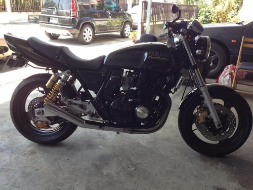 >>> Yamaha XJR 400 Y.98 <<<
