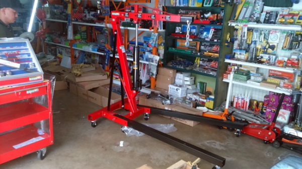 เครนยกเครื่อง,กระดานนอนซ่อมรถ,ตู้เครื่องมือ,แม่แรงสิบล้อ,เครนยกเครื่อง,