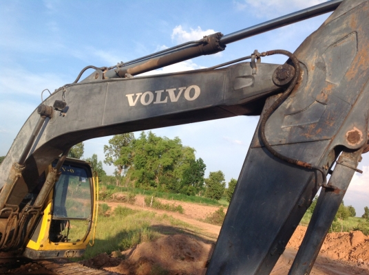 ขายรถตักแม็คโค วอลโว่210 ช่วงล่างดี เอกสารอินวอยซ์ เครื่องดี ไฟฟ้าเต็ม เอวดี บูมสวย