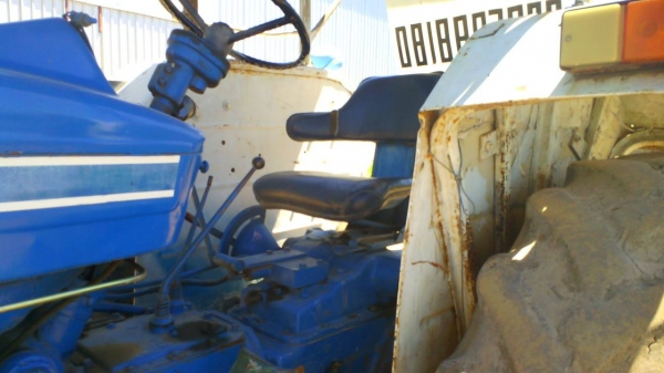 รถไถ FORD 6600 T5 อุปกรณ์แถมฟรี มีใบดันหน้า และ ผานสาม ซี เอ็ม ที รถสวยเนี๊ยบ มีทะเบียนครบ ราคาต่อรองได้