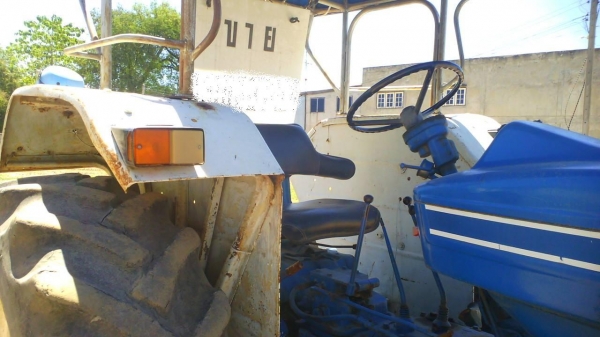 รถไถ FORD 6600 T5 อุปกรณ์แถมฟรี มีใบดันหน้า และ ผานสาม ซี เอ็ม ที รถสวยเนี๊ยบ มีทะเบียนครบ ราคาต่อรองได้