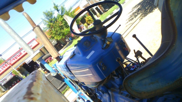 รถไถ FORD 6600 T5 อุปกรณ์แถมฟรี มีใบดันหน้า และ ผานสาม ซี เอ็ม ที รถสวยเนี๊ยบ มีทะเบียนครบ ราคาต่อรองได้