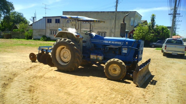 รถไถ FORD 6600 T5 อุปกรณ์แถมฟรี มีใบดันหน้า และ ผานสาม ซี เอ็ม ที รถสวยเนี๊ยบ มีทะเบียนครบ ราคาต่อรองได้