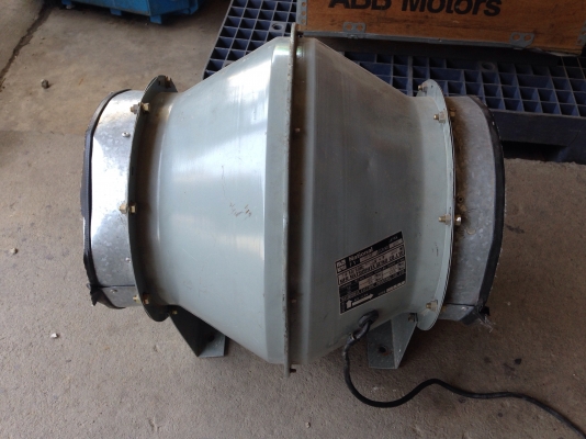 ขายพัดลมดูดอากาศในท่อ National 400 W ไฟบ้าน สภาพสวย วิ่งนิ่ม พร้อมใช้งาน มี 2 ตัวครับ ( เหลือ 1 ตัวครับ )