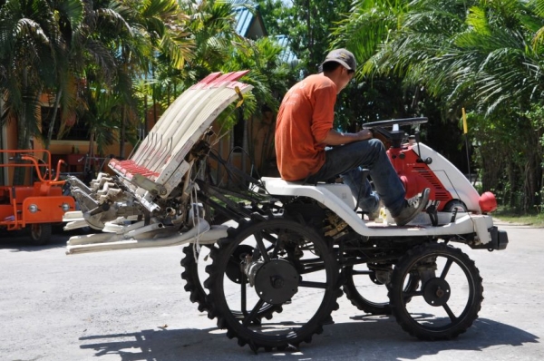 รายละเอียด ขายรถดำนา ISEKI400/yanmar pe4สภาพสวยเดิมจากญี่ปุ่นยังไม่เคยใช้ในไทย 35,000