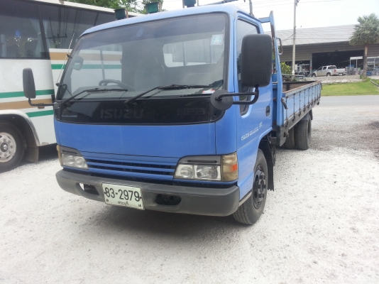 หกล้อ isuzu NPR 130 เทอร์โบ มีแอร์ พวงมาลัยเพาเวอร์ กะบะยาว 5เมตร