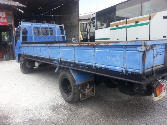 หกล้อ isuzu NPR 130 เทอร์โบ มีแอร์ พวงมาลัยเพาเวอร์ กะบะยาว 5เมตร