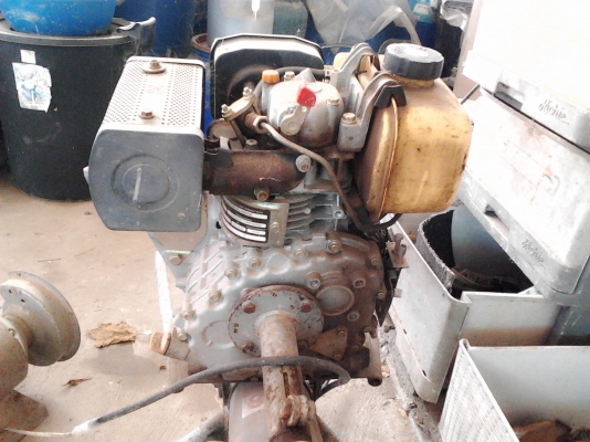 ขายเครื่องสูบน้ำดีเซล 5แรง พร้อมท่อพญานาค 5นิ้ว ยาวประมาณ 3เมตร