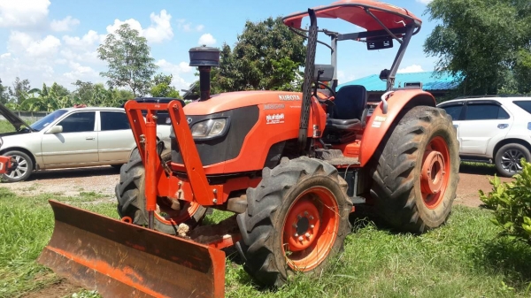 KUBOTA  M 8540    ปี53   มีดันหน้าเล่มทะเบียนพร้อม