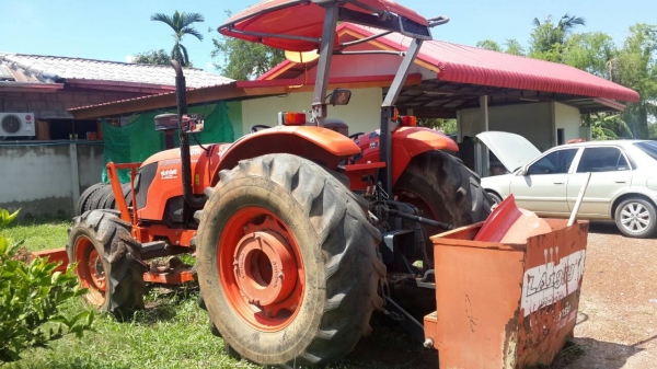 KUBOTA  M 8540    ปี53   มีดันหน้าเล่มทะเบียนพร้อม