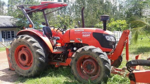 KUBOTA  M 8540    ปี53   มีดันหน้าเล่มทะเบียนพร้อม