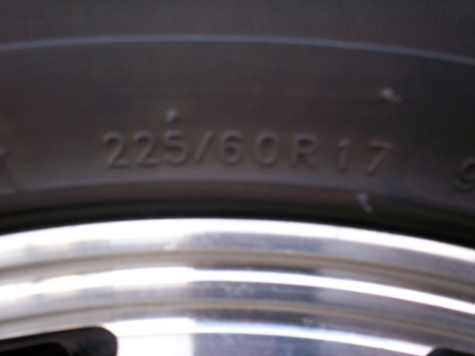 แม็กโตโยต้าPRADO ปัดเงา6รู17นิ้ว+ยาง225 60 17ใส่รถตู้คอมมูเตอร์ได้6เดือน สภาพดีมากไม่มีซ่อม 15000บาท0890671028