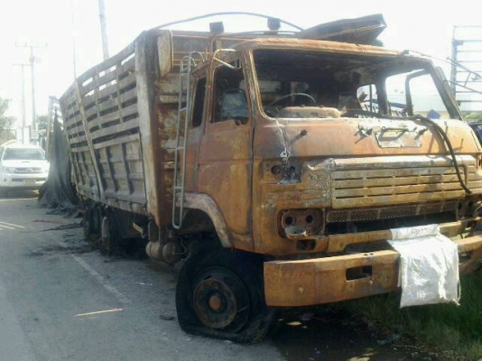 ขายสิบล้อ NISSAN UD CW 41 แม่ลูกพ่วงดั้มสภาพไฟไหม้ ขายตามสภาพ เอกสารเล่มทะเบียนพร้อมโอน ราคาต่อรองได้