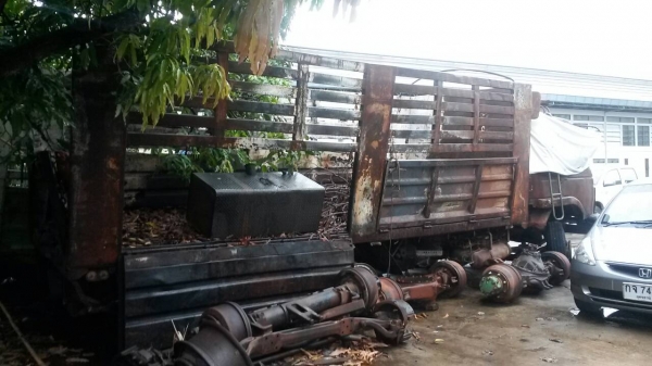 ขายสิบล้อ NISSAN UD CW 41 แม่ลูกพ่วงดั้มสภาพไฟไหม้ ขายตามสภาพ เอกสารเล่มทะเบียนพร้อมโอน ราคาต่อรองได้