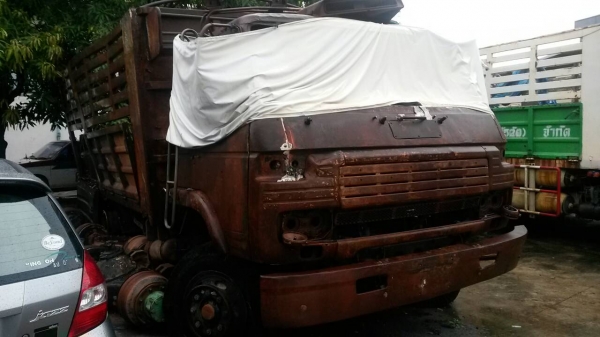 ขายสิบล้อ NISSAN UD CW 41 แม่ลูกพ่วงดั้มสภาพไฟไหม้ ขายตามสภาพ เอกสารเล่มทะเบียนพร้อมโอน ราคาต่อรองได้