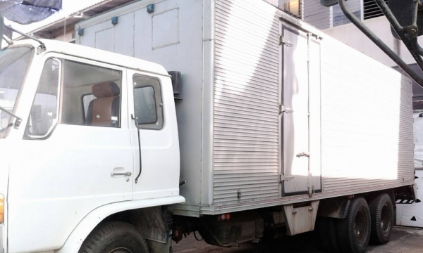 hino 10  ล้อ ตู้แห้ง 168 แรง