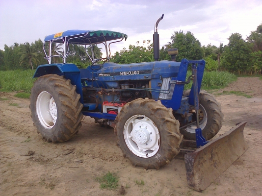 ขายรถไถ Ford 6610 สองเภา   ZF  ปั่นข้าง ดันหน้าหาง 7 CMT  ไม่มีทะเบียน พร้อมทํางาน