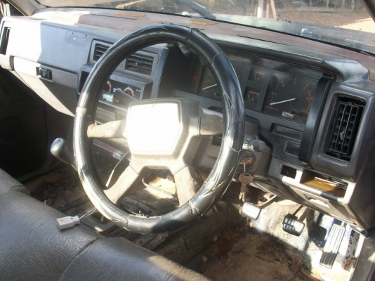 กระบะพร้อมใช้งาน  ยางดี ระบบแอร์ครบ  วิ่งใกลสบาย