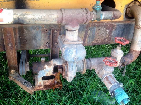 **240,000 บ.ต่อรอง**ขาย6ล้อบรรทุกน้ำ HINO KL340 EC100 145HP เครื่องเดิมเกียร์เดิม EC100 145แรง เครื่องแห้งดี ช่วงล่างเดิม 8น็อตหน้าหลัง คัสซีใหญ่ สวยเดิมๆ ไม่ผุ ไม่ปะไม่ดาม ไม่บวม มีสนิมเกาะนิดหน่อย ยาว5ม. พร้อมถังบรรทุกน้ำสภาพดี ไม่บุบ ไม่ผุ ระบบน้ำครบ(ต