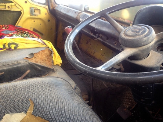 **240,000 บ.ต่อรอง**ขาย6ล้อบรรทุกน้ำ HINO KL340 EC100 145HP เครื่องเดิมเกียร์เดิม EC100 145แรง เครื่องแห้งดี ช่วงล่างเดิม 8น็อตหน้าหลัง คัสซีใหญ่ สวยเดิมๆ ไม่ผุ ไม่ปะไม่ดาม ไม่บวม มีสนิมเกาะนิดหน่อย ยาว5ม. พร้อมถังบรรทุกน้ำสภาพดี ไม่บุบ ไม่ผุ ระบบน้ำครบ(ต