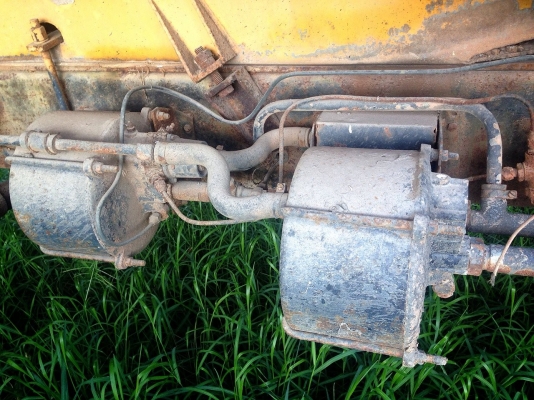 **240,000 บ.ต่อรอง**ขาย6ล้อบรรทุกน้ำ HINO KL340 EC100 145HP เครื่องเดิมเกียร์เดิม EC100 145แรง เครื่องแห้งดี ช่วงล่างเดิม 8น็อตหน้าหลัง คัสซีใหญ่ สวยเดิมๆ ไม่ผุ ไม่ปะไม่ดาม ไม่บวม มีสนิมเกาะนิดหน่อย ยาว5ม. พร้อมถังบรรทุกน้ำสภาพดี ไม่บุบ ไม่ผุ ระบบน้ำครบ(ต