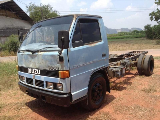 ขายISUZU 6 ล้อ  NKR 110 แรง รถห้างแท้ ปี 95. เกียร์สั้น หัวเก๋งเดิมบาง ไม่ผุ ครัทซีสวยมาก ขาย 2850,000 บาท