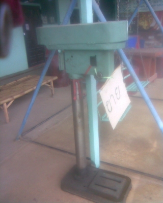 แท่นสว่าน ตัวใหญ่ kingท่นสว่านคิงครับตัวใหญ่ขนาดความสูงประมาณ 1.5  เมตรครับ ไม่มีมอเตอร์มูเล่ย์มีครบครับ แน่นนึบครับรุ่นนี้ราคานี้คุ้มมากครับ