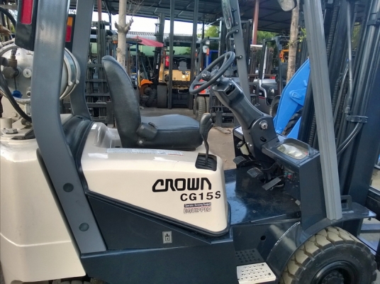 รถยก 1.5 ตัน เสาสูง 4.75 เมตรเข้าตู้  เครื่องเบนซินติดแก๊สเรียบร้อย เกียร์ออโต้