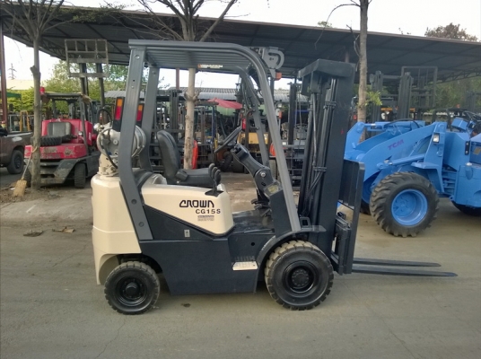 รถยก 1.5 ตัน เสาสูง 4.75 เมตรเข้าตู้  เครื่องเบนซินติดแก๊สเรียบร้อย เกียร์ออโต้