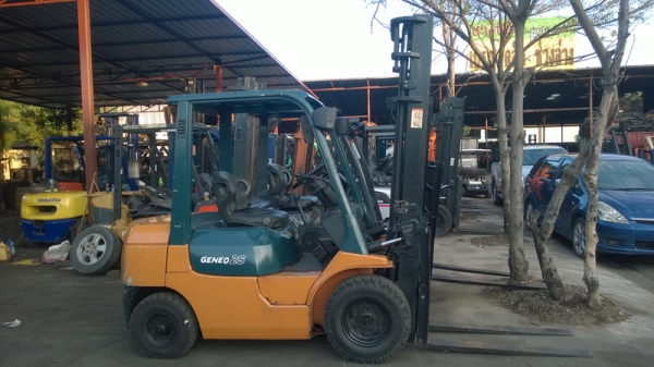 รถยกโตโยต้ารุ่น 7 น้ำหนักยก 2.5 ตัน เสาสูง 4 เมตร แผงงาสไลด์  เครื่องดีเซล เกียร์ธรรมดา