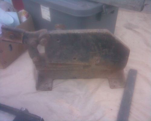 ตัวตัดเหล็กงานเก่างานเก่า 20  ปีที่แล้วครับตัวใหญ่ครับพร้อมด้ามจับ ซื้อมาช่างนั้นประมาณ ห้าพันบทครับรุ่นนี้  ใบสวยๆครับใช้ไม่กี่ครั้งครับราคานี้คุ้มมากครับ