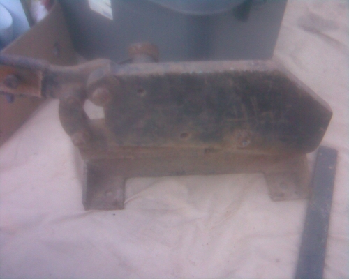 ตัวตัดเหล็กงานเก่างานเก่า 20  ปีที่แล้วครับตัวใหญ่ครับพร้อมด้ามจับ ซื้อมาช่างนั้นประมาณ ห้าพันบทครับรุ่นนี้  ใบสวยๆครับใช้ไม่กี่ครั้งครับราคานี้คุ้มมากครับ