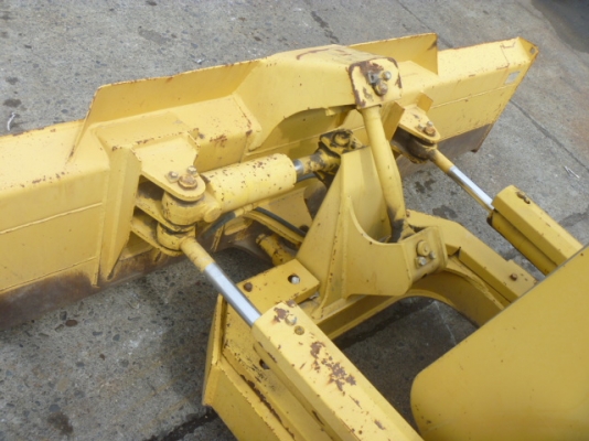 ขายด่วน รถแทรคเตอร์ตีนตะขาบ D20P-7E  เครื่องดำ 1400  ชั่วโมง  ประหยัดน้ำมันสุดๆๆ  ขับนิ่มสบายสวยมาก ๆๆ