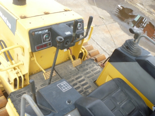 ขายด่วน รถแทรคเตอร์ตีนตะขาบ D20P-7E  เครื่องดำ 1400  ชั่วโมง  ประหยัดน้ำมันสุดๆๆ  ขับนิ่มสบายสวยมาก ๆๆ