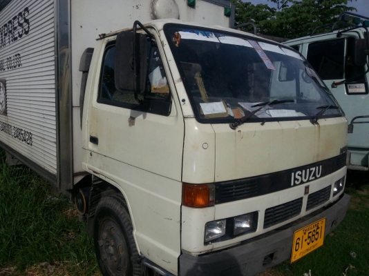 Isuzu NPR 5 m รถห้างแท้ สภาพพร้อมใช้