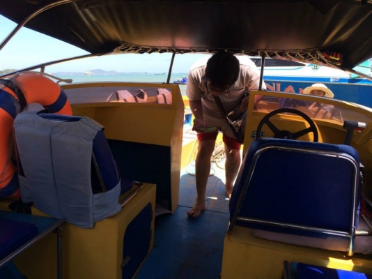 เรือ Yamaha 85 สนใจติดต่อ 090-268-2228