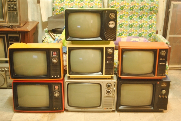 ขายทีวีเก่า 7 ตัว 7 สีครับ