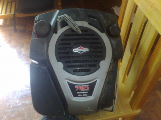 ขายเครื่องเพลาคว่ำ บริก แอนด์ สตาร์ตัน  4 จังหวะ 6 แรง โอเวอร์เฮดวาล์ว