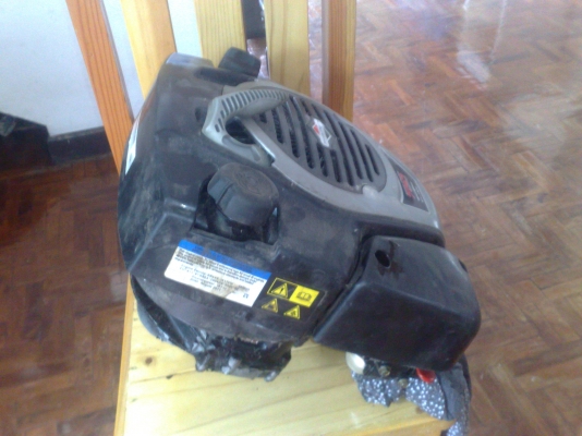 ขายเครื่องเพลาคว่ำ บริก แอนด์ สตาร์ตัน  4 จังหวะ 6 แรง โอเวอร์เฮดวาล์ว