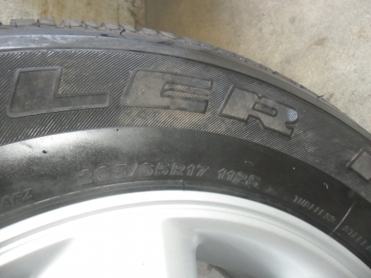 ล้อแม็ก 17นิ้ว 6รู พร้อมยาง 265/65R17 สวยๆ 1 ล้อ ราคา 1700 บาท