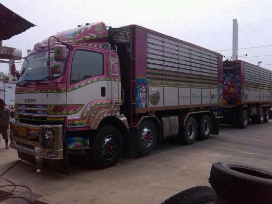 ISUZU 360 สภาพดี ต้องการขายด่วน ราคา3000000 สนใจติดต่อเบอ0991419191 คุณเดียร์