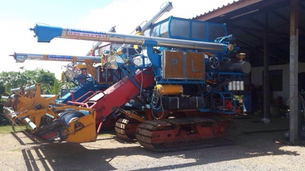 รถเกี่ยวอุ้มข้าว พร้อมใช้งาน