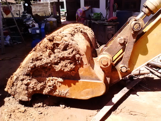 ขายครับ แม็คโค CAT 320 รุ่น 1 เอกสาร เล่มทะเบียน พร้อมใช้ครับ