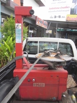 สินค้ายอดฮิต เข้ามาแล้วครับ- เครื่องถอดยาง เก่านอก ตัวนี้ยี่ห้อ CORNO แป้นหมุน เส้นผ่านศูนย์กลาง 23 นิ้ว