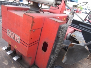 สินค้ายอดฮิต เข้ามาแล้วครับ- เครื่องถอดยาง เก่านอก ตัวนี้ยี่ห้อ CORNO แป้นหมุน เส้นผ่านศูนย์กลาง 23 นิ้ว